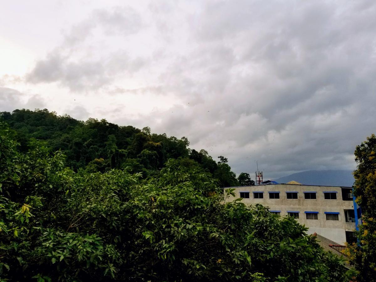 Queens Mount Hotel Kandy Exterior photo